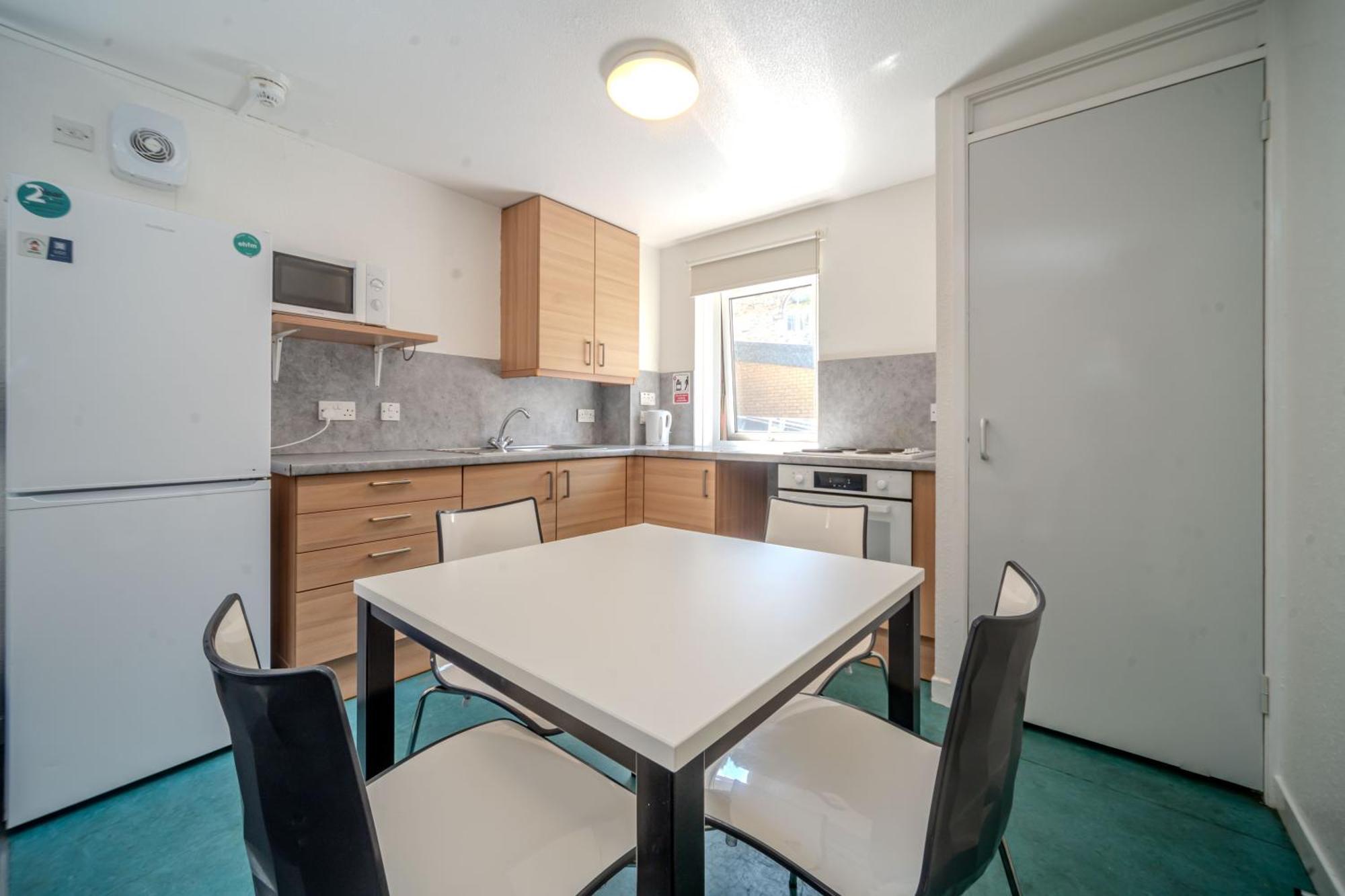 Joivy Budget 4,5 And 6 Bed Private Flats, In Historic Old Town (Adults Only) Edinburgh Exterior photo