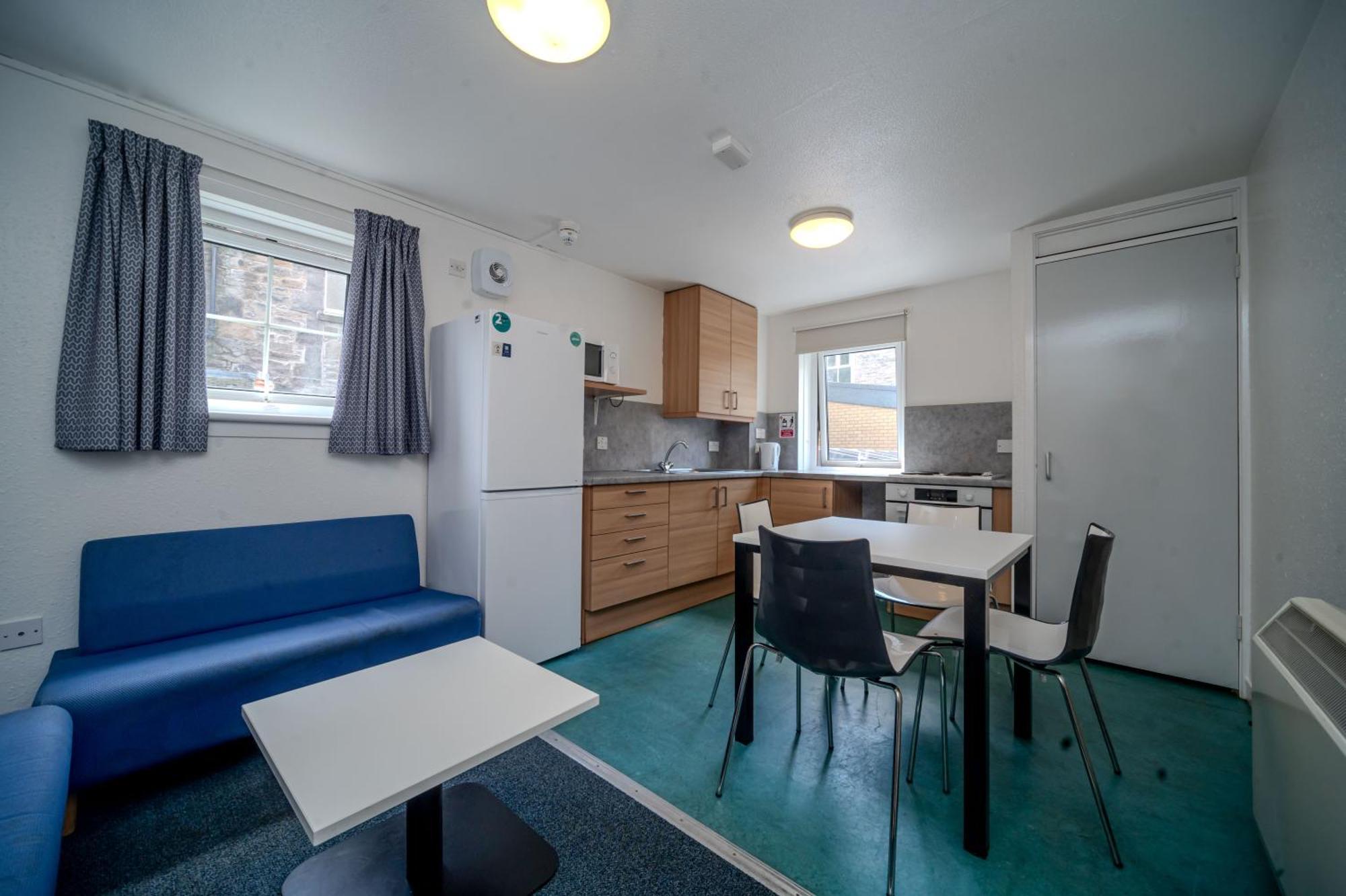 Joivy Budget 4,5 And 6 Bed Private Flats, In Historic Old Town (Adults Only) Edinburgh Exterior photo